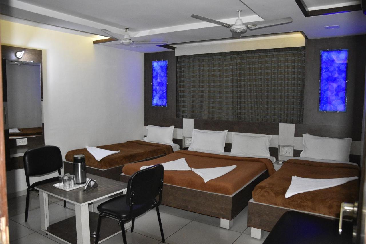 Midtown Hotel Ahmedabad Exterior photo
