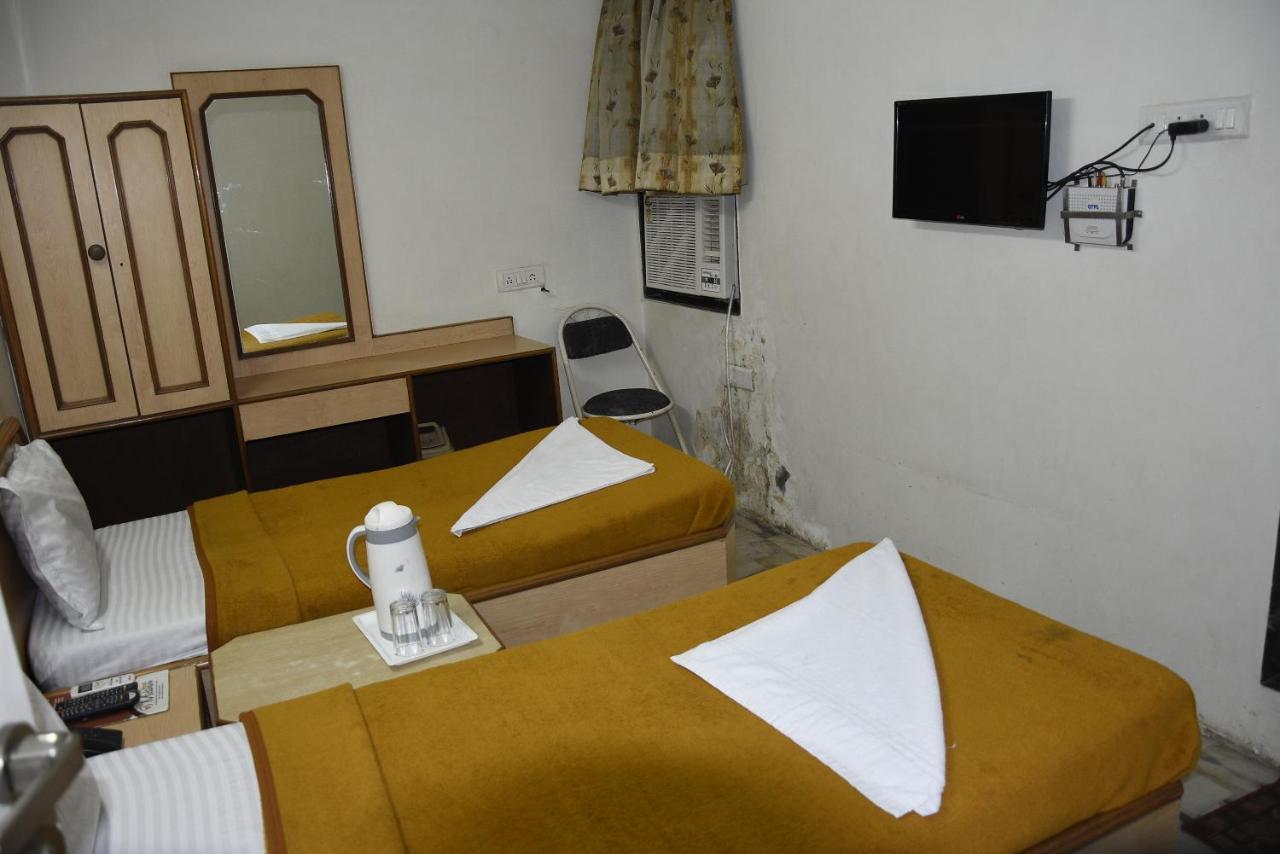 Midtown Hotel Ahmedabad Exterior photo