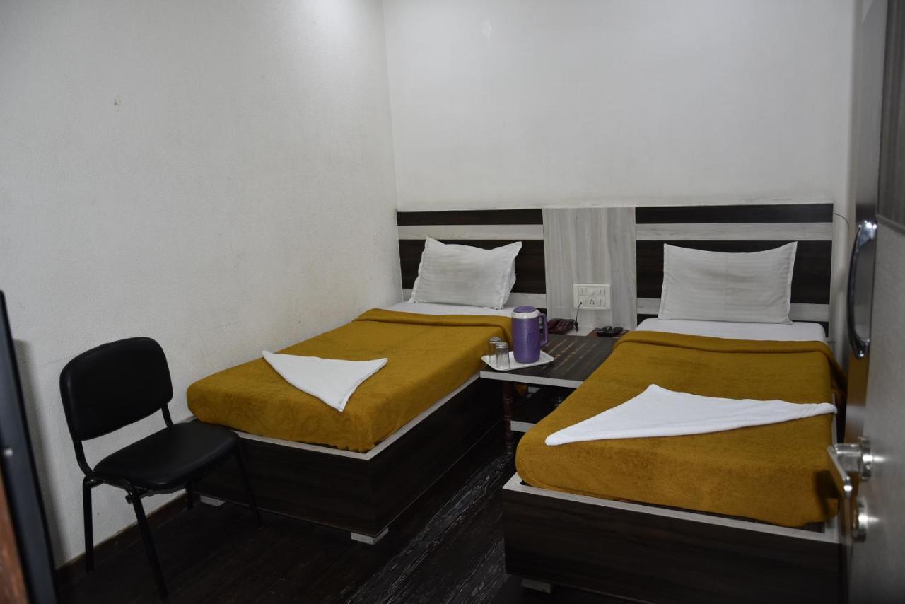 Midtown Hotel Ahmedabad Exterior photo