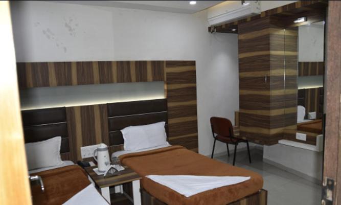 Midtown Hotel Ahmedabad Exterior photo