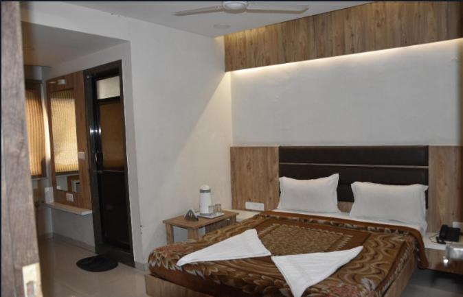 Midtown Hotel Ahmedabad Exterior photo