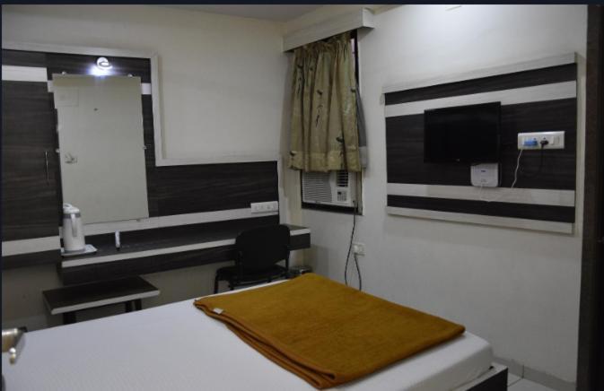 Midtown Hotel Ahmedabad Exterior photo